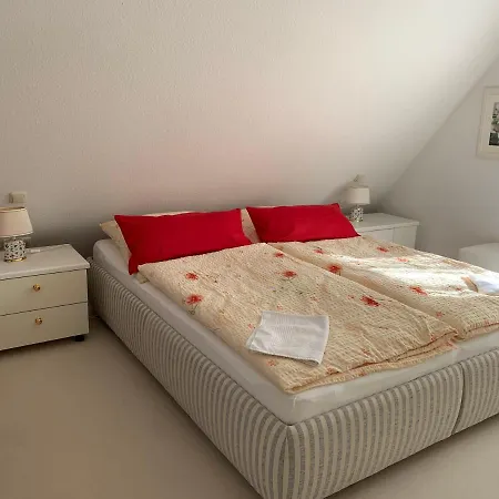 3-zimmer, 58 Qm Mit Garten, Zum 300 M Mit Komfort-ausstattung *